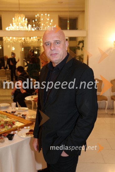  Dragan Živadinov, režiserPrešernova nagrajenca 2025: Dragica Čadež in Dragan Živadinov