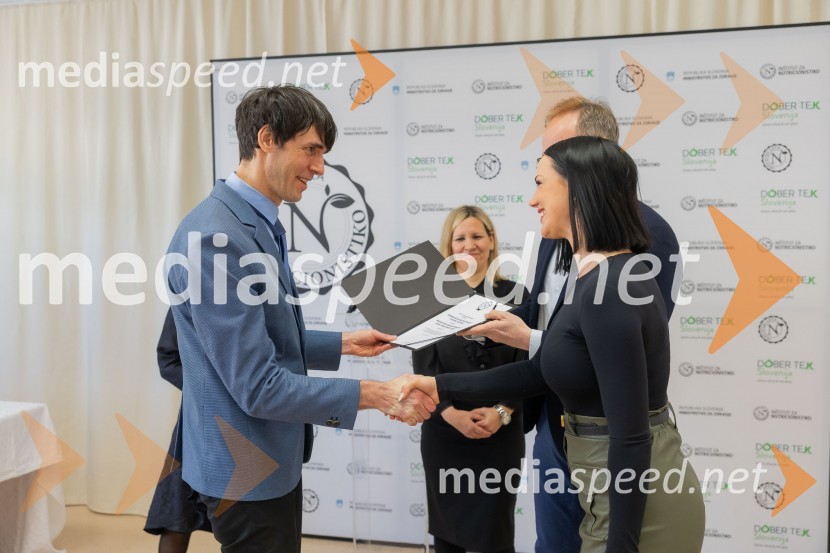 prof. dr. Igor Pravst, vodja raziskovalne skupine, Inštitut za nutricionistiko;  Patricija Pangeršič, osebna trenerkaInovativna živila 2025