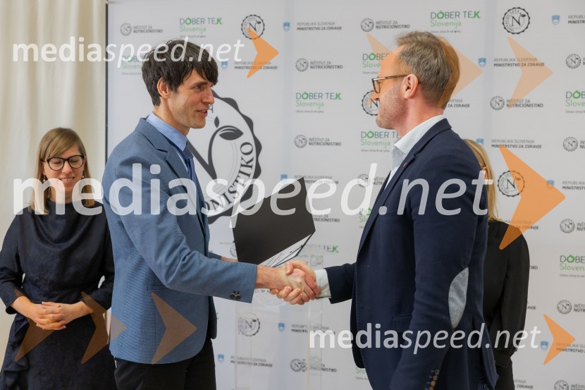 doc. dr. Anita Kušar, raziskovalka, pomočnica vodje raziskovalne skupine, Inštitut za nutricionistiko; prof. dr. Igor Pravst, vodja raziskovalne skupine, Inštitut za nutricionistiko;  Luka Južna, direktor podjetja LiscaInovativna živila 2025