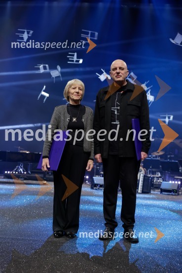  Dragica  Čadež, kiparka;  Dragan  Živadinov, perfomerDržavna proslava ob slovenskem kulturnem prazniku s podelitvijo Prešernovih nagrad