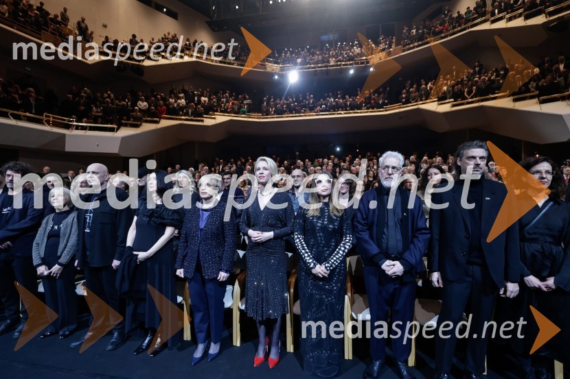  Tomaž Grom, glasbenik;  Dragica  Čadež, kiparka;  Dragan  Živadinov, performer;  Zdenka Badovinac, kustosinja; dr. Nataša Pirc Musar, predsednica Republike Slovenije; mag. Urška Klakočar Zupančič, predsednica Državnega zbora RS, podpredsednica, Gibanje Svoboda;  Mina  Žabnikar- Mina Fina, umetnica;  Damjan Ilić;  Ivian Kan  Mujezinović;  Nika Autor, vizualna umetnicaDržavna proslava ob slovenskem kulturnem prazniku s podelitvijo Prešernovih nagrad