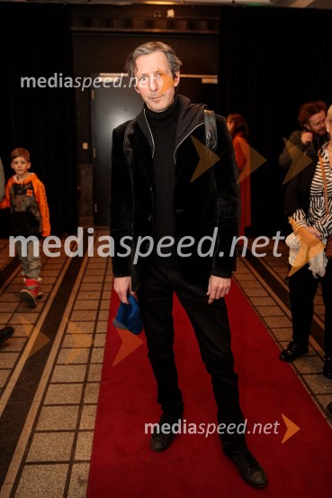  Boštjan Narat, publicist, moderator, igralecDogodivščine Zvitorepca, Trdonje in Lakotnika, premiera predstave v SMG Ljubljana