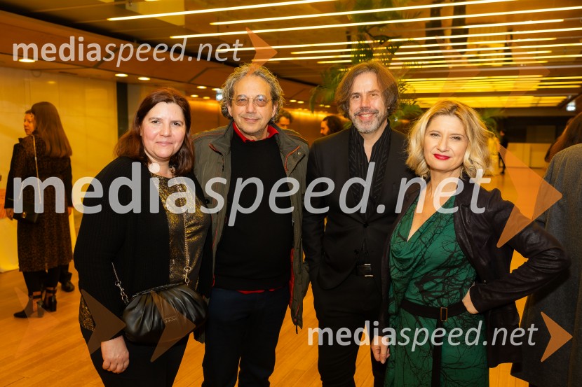  Teja Pelko, novinarka;  ... ;  Danijel Malalan, igralec;  Vesna Pernarčič, igralkaIn ljubezen tudi, premiera predstave v Cankarjevem domu