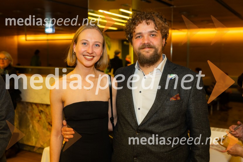  Lara Ekar Grlj, koreografinja;  Luka Marcen, režiserIn ljubezen tudi, premiera predstave v Cankarjevem domu