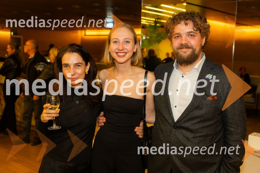  Nuša Ekar, novinarka;  Lara Ekar Grlj, koreografinja;  Luka Marcen, režiserIn ljubezen tudi, premiera predstave v Cankarjevem domu