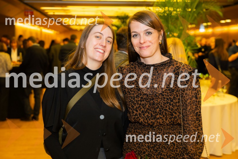  Špela Lešnik, producentka Drame SNG Maribor;  Ana Janc, kostumografinjaIn ljubezen tudi, premiera predstave v Cankarjevem domu