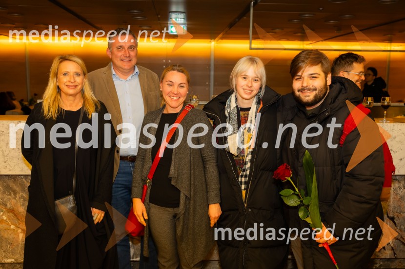  Tatjana Doma, dramaturginja SLG Celje;  ... ;  ... ;  Lola Doma;  Jakob Šfiligoj, igralecIn ljubezen tudi, premiera predstave v Cankarjevem domu