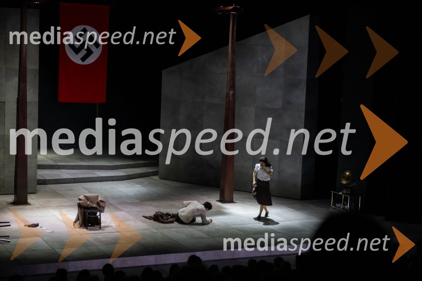  Žan Koprivnik, igralec;  Gaja Filač, igralkaIn ljubezen tudi, premiera predstave v Cankarjevem domu