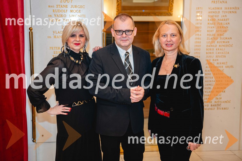  Darja Čižek, marketing, SNG Maribor;  Alan Kavčič, predstavnik za odnose z javnostmi SNG Maribor;  Jasmina Leskovar, SNG MariborOtello, premiera Verdijeve opere v SNG Maribor