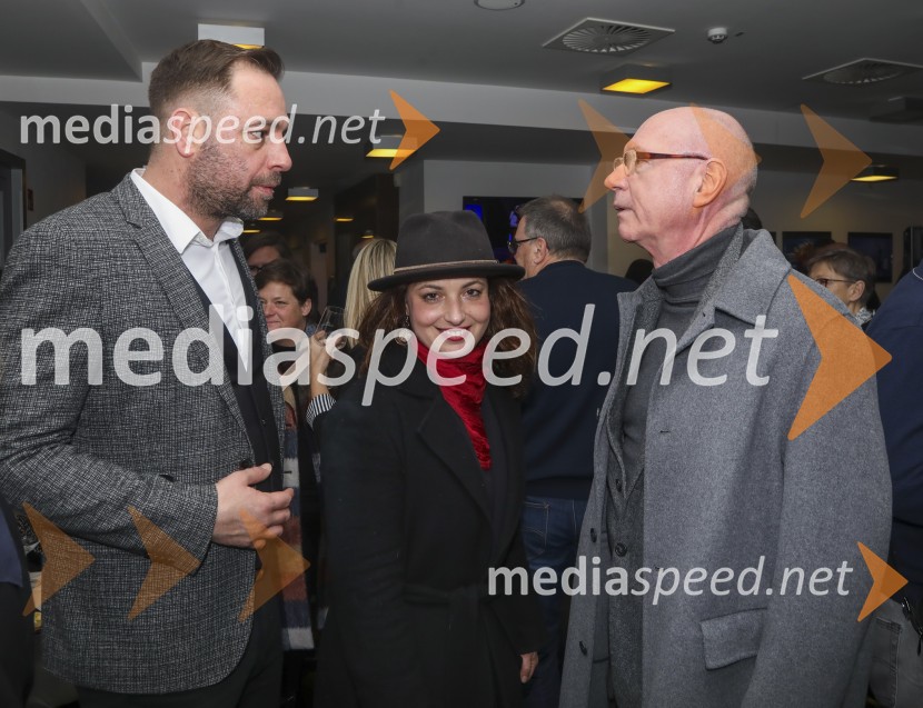  Matej Sukič, vodja za stike z javnostmi Gledališče Koper;  Dejan Mehmedovič, umetnik, vodja Galerije Insula;  Urška Taufer, igralkaDnevi zavrženosti, premiera Gledališče Koper