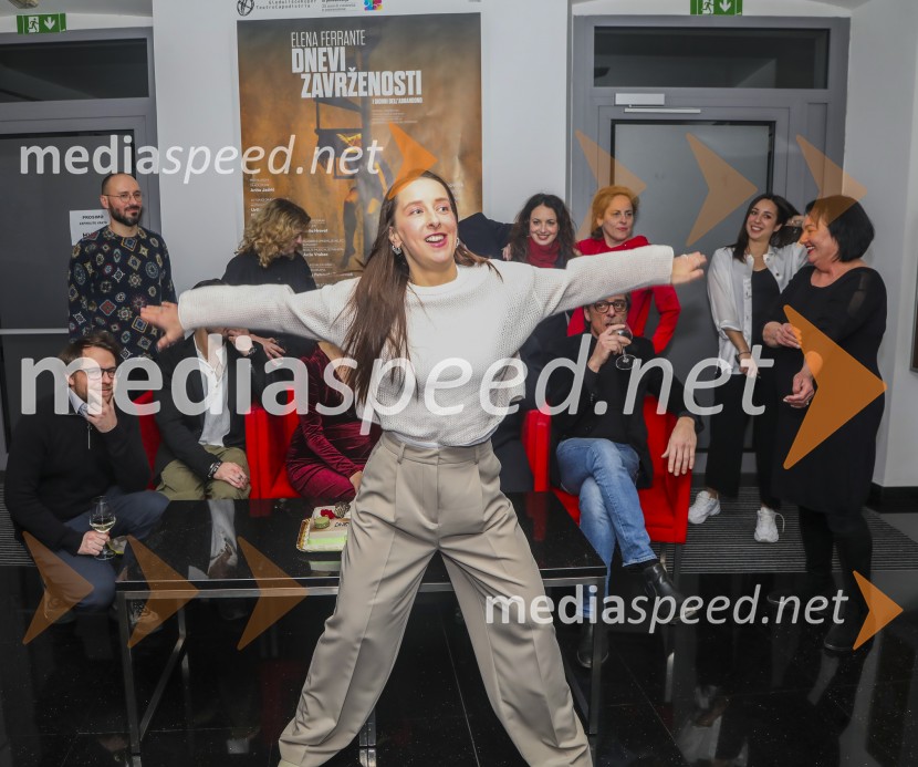  Sara Gorše, igralkaDnevi zavrženosti, premiera Gledališče Koper