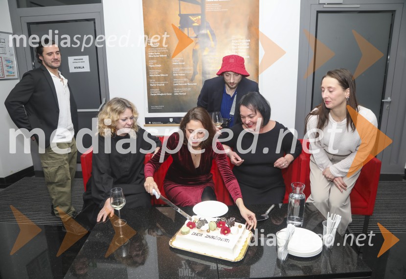  Blaž Popovski, igralec;  Tijana Zijanič, slovenska gledališka režiserka;  Anja Drnovšek, igralka;  Matic Hrovat, kostumograf;  Mojca Partljič, igralka;  Sara Gorše, igralkaDnevi zavrženosti, premiera Gledališče Koper