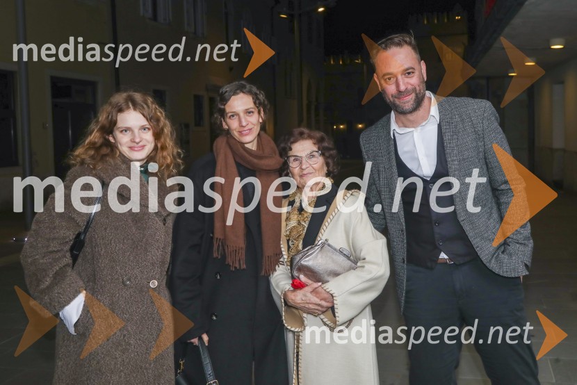  Pia Skvarča, igralka;  Tina Skvarča, igralka;  Sabina  Mozetič, legendarna abonentka Gledališča Koper;  Matej Sukič, vodja za stike z javnostmi Gledališče KoperDnevi zavrženosti, premiera Gledališče Koper