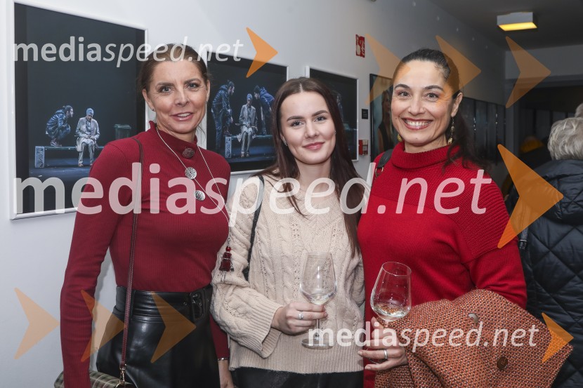  ... ;  ... ;  Urška Bradaskja, igralkaDnevi zavrženosti, premiera Gledališče Koper