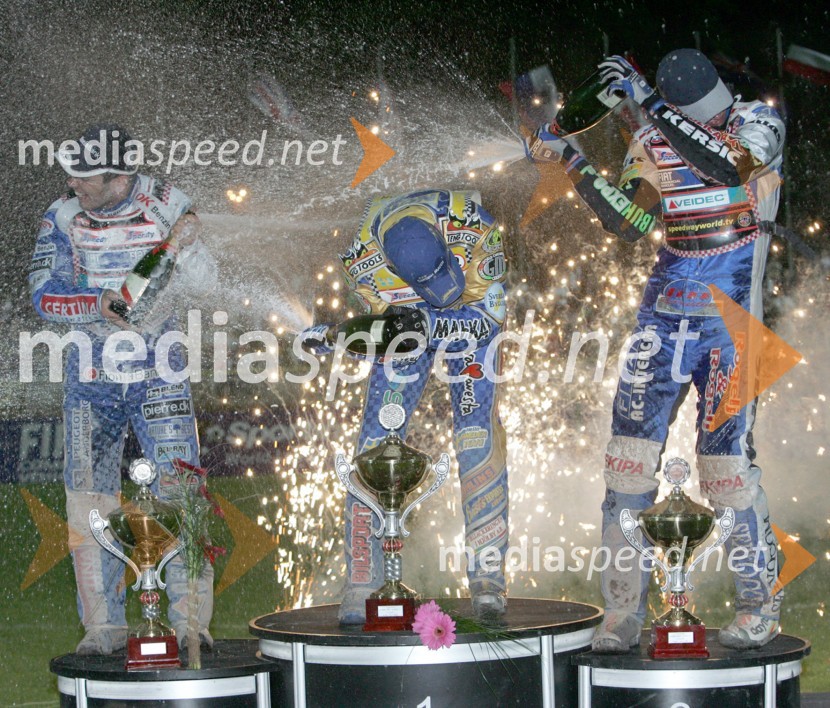 Zmagovalni oder, od leve: drugouvrščeni Nicki Pedersen (Danska), zmagovalec Tony Rickardsson (Švedska)in tretjeuvrščeni Matej Žagar (Slovenija)
SPEEDWAY, VN Slovenije 2005