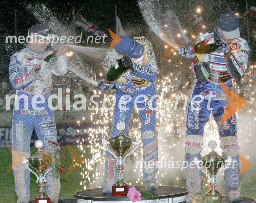 Zmagovalni oder, od leve: drugouvrščeni Nicki Pedersen (Danska), zmagovalec Tony Rickardsson (Švedska)in tretjeuvrščeni Matej Žagar (Slovenija)
SPEEDWAY, VN Slovenije 2005