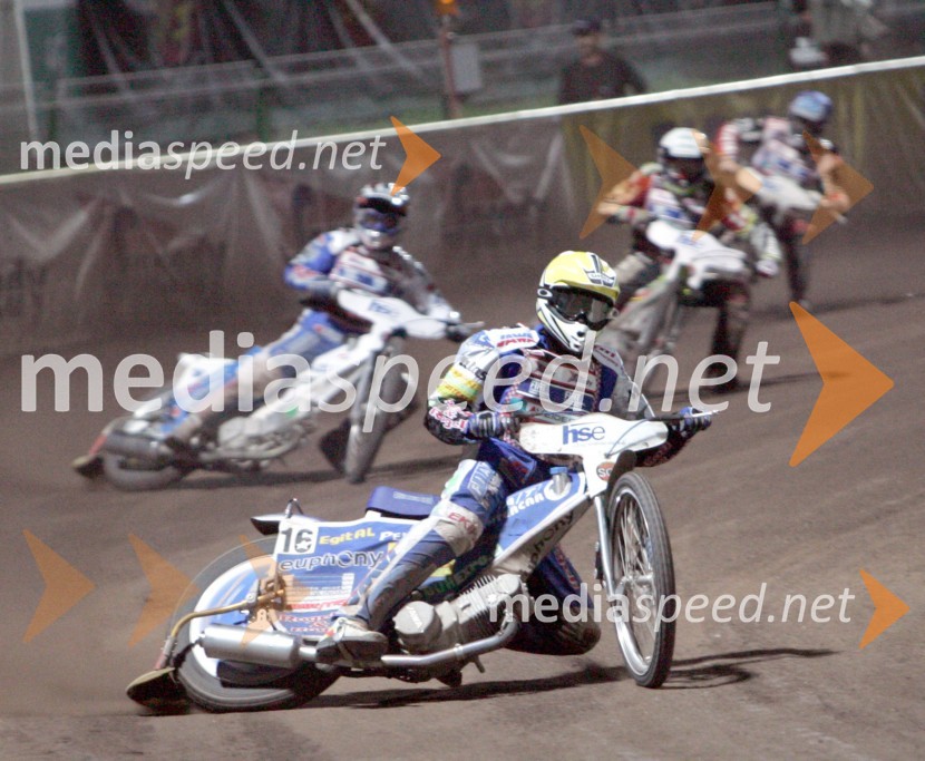 Spredaj - Matej Žagar (Slovenija) v polfinalni vožnjiSPEEDWAY, VN Slovenije 2005
