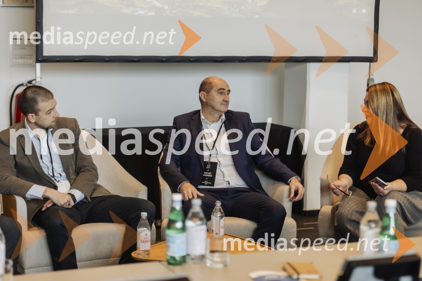  Mario Ivanković, direktor stebra pijač Merit HP d.o.o.;  Matej  Lavrenčič, vodja projekta Merit Portfolio Tasting;  ... Prvi Merit PortfolioTasting z novinarskim srečanjem in pokušino najnovejšega letnika šampanjca Dom Perignon 2015