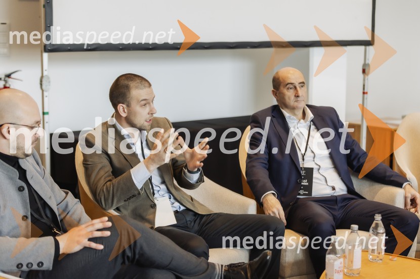  Matjaž Marinšek, generalni direktor Merit HP d.o.o.;  Mario Ivanković, direktor stebra pijač Merit HP d.o.o.;  Matej  Lavrenčič, vodja projekta Merit Portfolio TastingPrvi Merit PortfolioTasting z novinarskim srečanjem in pokušino najnovejšega letnika šampanjca Dom Perignon 2015