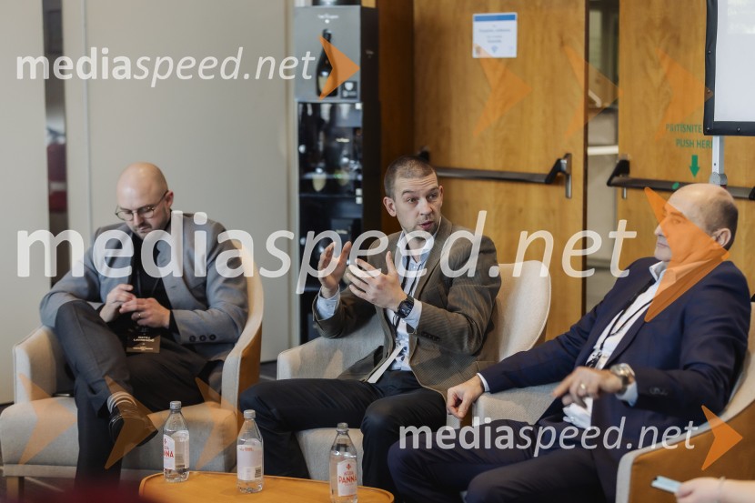  Matjaž Marinšek, generalni direktor Merit HP d.o.o.;  Mario Ivanković, direktor stebra pijač Merit HP d.o.o.;  Matej  Lavrenčič, vodja projekta Merit Portfolio TastingPrvi Merit PortfolioTasting z novinarskim srečanjem in pokušino najnovejšega letnika šampanjca Dom Perignon 2015