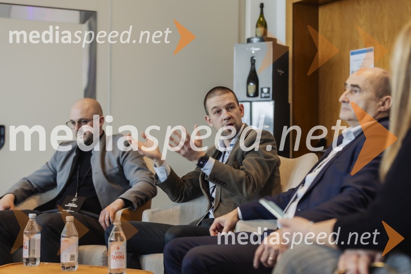  Matjaž Marinšek, generalni direktor Merit HP d.o.o.;  Mario Ivanković, direktor stebra pijač Merit HP d.o.o.;  Matej  Lavrenčič, vodja projekta Merit Portfolio TastingPrvi Merit PortfolioTasting z novinarskim srečanjem in pokušino najnovejšega letnika šampanjca Dom Perignon 2015