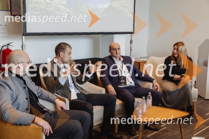  Matjaž Marinšek, generalni direktor Merit HP d.o.o.;  Mario Ivanković, direktor stebra pijač Merit HP d.o.o.;  Matej  Lavrenčič, vodja projekta Merit Portfolio Tasting;  ... Prvi Merit PortfolioTasting z novinarskim srečanjem in pokušino najnovejšega letnika šampanjca Dom Perignon 2015