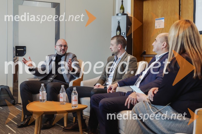  Matjaž Marinšek, generalni direktor Merit HP d.o.o.;  Mario Ivanković, direktor stebra pijač Merit HP d.o.o.;  Matej  Lavrenčič, vodja projekta Merit Portfolio TastingPrvi Merit PortfolioTasting z novinarskim srečanjem in pokušino najnovejšega letnika šampanjca Dom Perignon 2015