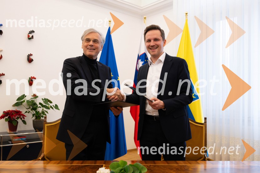  Črtomir Remec, direktor Stanovanjskega sklada;  Matija Kovač, župan, MO CeljeStanovanjski sklad RS bo v Celju gradil nova najemna stanovanja