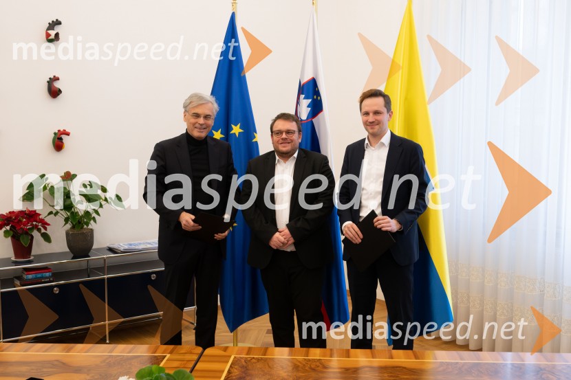  Črtomir Remec, direktor Stanovanjskega sklada;  Simon Maljevac, Minister za solidarno prihodnost;  Matija Kovač, župan, MO CeljeStanovanjski sklad RS bo v Celju gradil nova najemna stanovanja