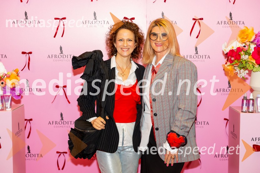  Nika  Veger, stilistka;  Maja Štamol Droljc, modna oblikovalkaAfroditina predstavitev novosti za slovenske vplivneže