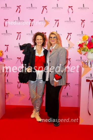  Nika  Veger, stilistka;  Maja Štamol Droljc, modna oblikovalkaAfroditina predstavitev novosti za slovenske vplivneže