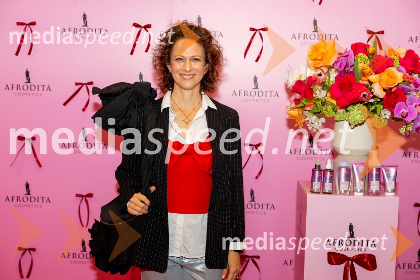  Nika  Veger, stilistkaAfroditina predstavitev novosti za slovenske vplivneže