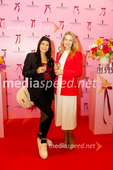  ... ;  Taya Damjan, pevkaAfroditina predstavitev novosti za slovenske vplivneže