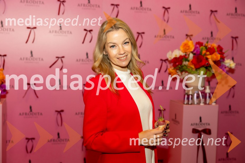  Taya Damjan, pevkaAfroditina predstavitev novosti za slovenske vplivneže