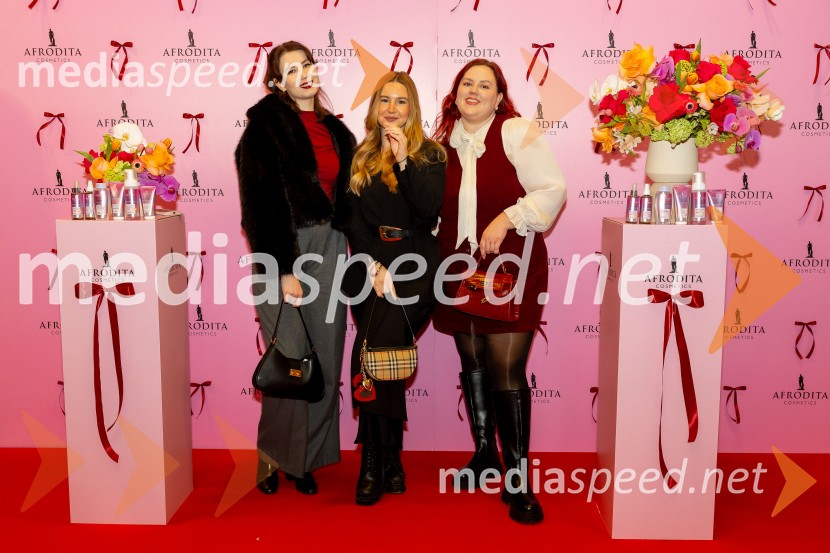  Zala Zagoričnik;  ... ;  Nataša Mernik - Anakrejevska, modna blogerkaAfroditina predstavitev novosti za slovenske vplivneže