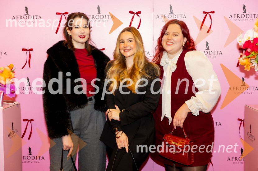  Zala Zagoričnik;  ... ;  Nataša Mernik - Anakrejevska, modna blogerkaAfroditina predstavitev novosti za slovenske vplivneže