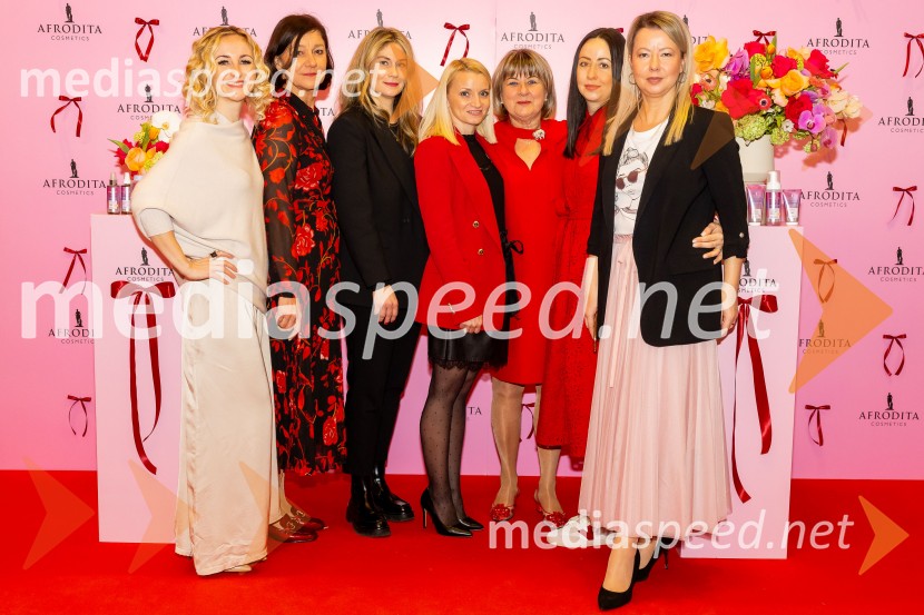  ... ;  ... ;  ... ;  ... ;  Danica Zorin Mijošek,  lastnica in direktorica, Kozmetika Afrodita;  ... ;  Martina  Dalić, predsednica uprave PodravkaAfroditina predstavitev novosti za slovenske vplivneže