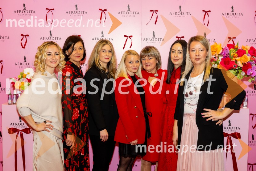  ... ;  ... ;  ... ;  ... ;  Danica Zorin Mijošek,  lastnica in direktorica, Kozmetika Afrodita;  ... ;  Martina  Dalić, predsednica uprave PodravkaAfroditina predstavitev novosti za slovenske vplivneže