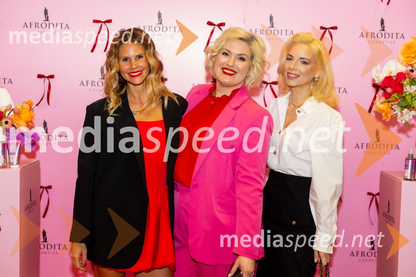  Teja  Jugovic, spletna vplivnica, Cool mamacita;  Vita Starman, mamakuha.si;  Jasna Vale, Instagram ikonaAfroditina predstavitev novosti za slovenske vplivneže