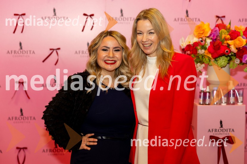  Jerica Zupan;  ... Afroditina predstavitev novosti za slovenske vplivneže