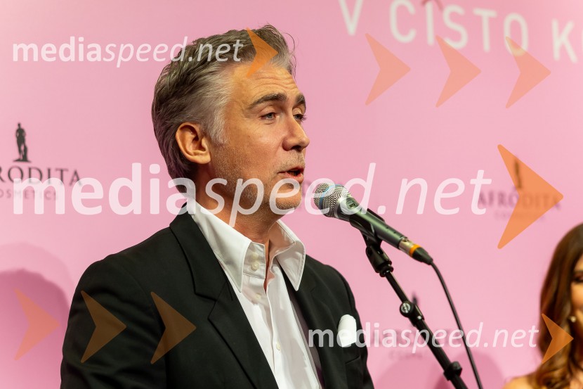  Jan Plestenjak, pevecAfroditina predstavitev novosti za slovenske vplivneže