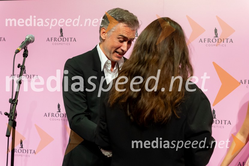  Jan Plestenjak, pevecAfroditina predstavitev novosti za slovenske vplivneže