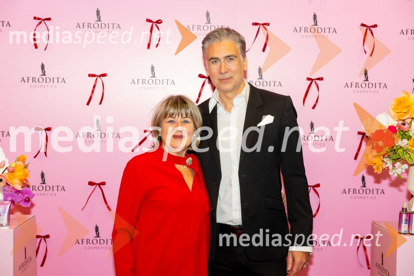  Danica Zorin Mijošek,  lastnica in direktorica, Kozmetika Afrodita;  Jan Plestenjak, pevecAfroditina predstavitev novosti za slovenske vplivneže