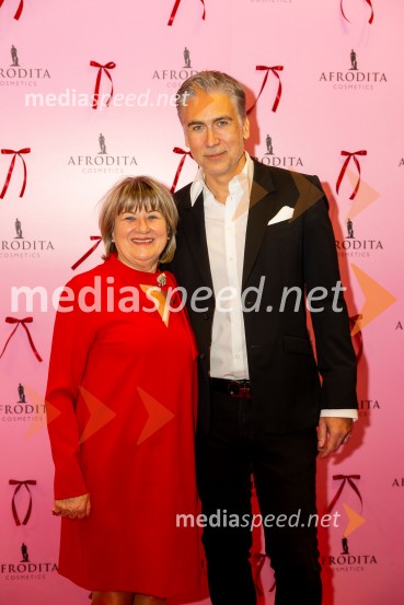  Danica Zorin Mijošek,  lastnica in direktorica, Kozmetika Afrodita;  Jan Plestenjak, pevecAfroditina predstavitev novosti za slovenske vplivneže