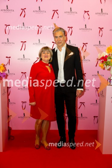  Danica Zorin Mijošek,  lastnica in direktorica, Kozmetika Afrodita;  Jan Plestenjak, pevecAfroditina predstavitev novosti za slovenske vplivneže