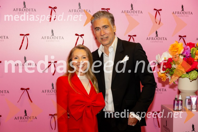  Hajdi Korošec Jazbinšek, pevka;  Jan Plestenjak, pevecAfroditina predstavitev novosti za slovenske vplivneže