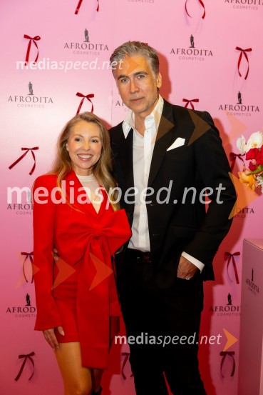  Hajdi Korošec Jazbinšek, pevka;  Jan Plestenjak, pevecAfroditina predstavitev novosti za slovenske vplivneže