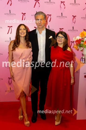  Ula  Furlan, igralka, voditeljica;  Jan Plestenjak, pevec;  ... Afroditina predstavitev novosti za slovenske vplivneže