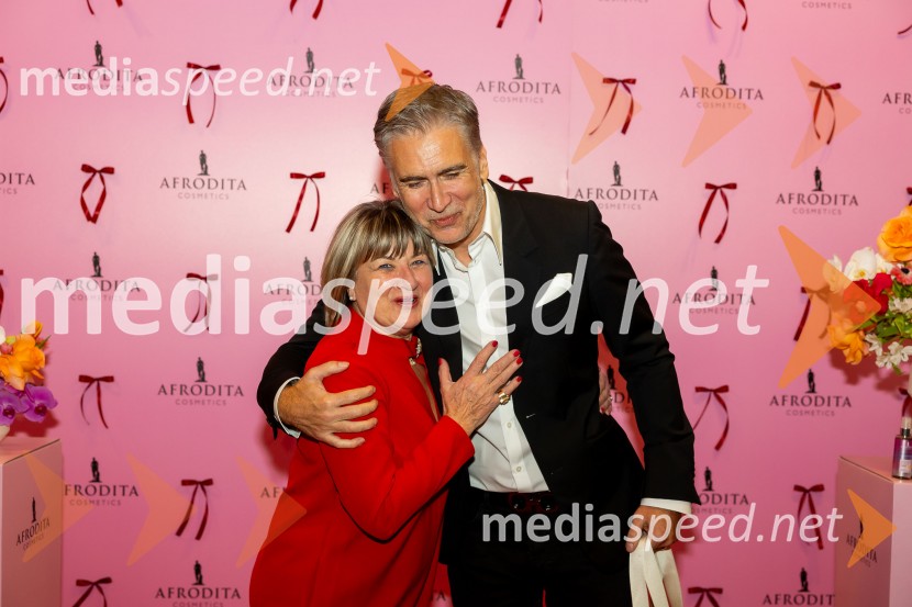  Danica Zorin Mijošek,  lastnica in direktorica, Kozmetika Afrodita;  Jan Plestenjak, pevecAfroditina predstavitev novosti za slovenske vplivneže