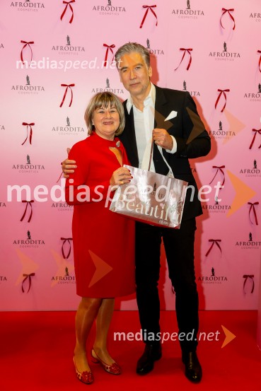  Danica Zorin Mijošek,  lastnica in direktorica, Kozmetika Afrodita;  Jan Plestenjak, pevecAfroditina predstavitev novosti za slovenske vplivneže